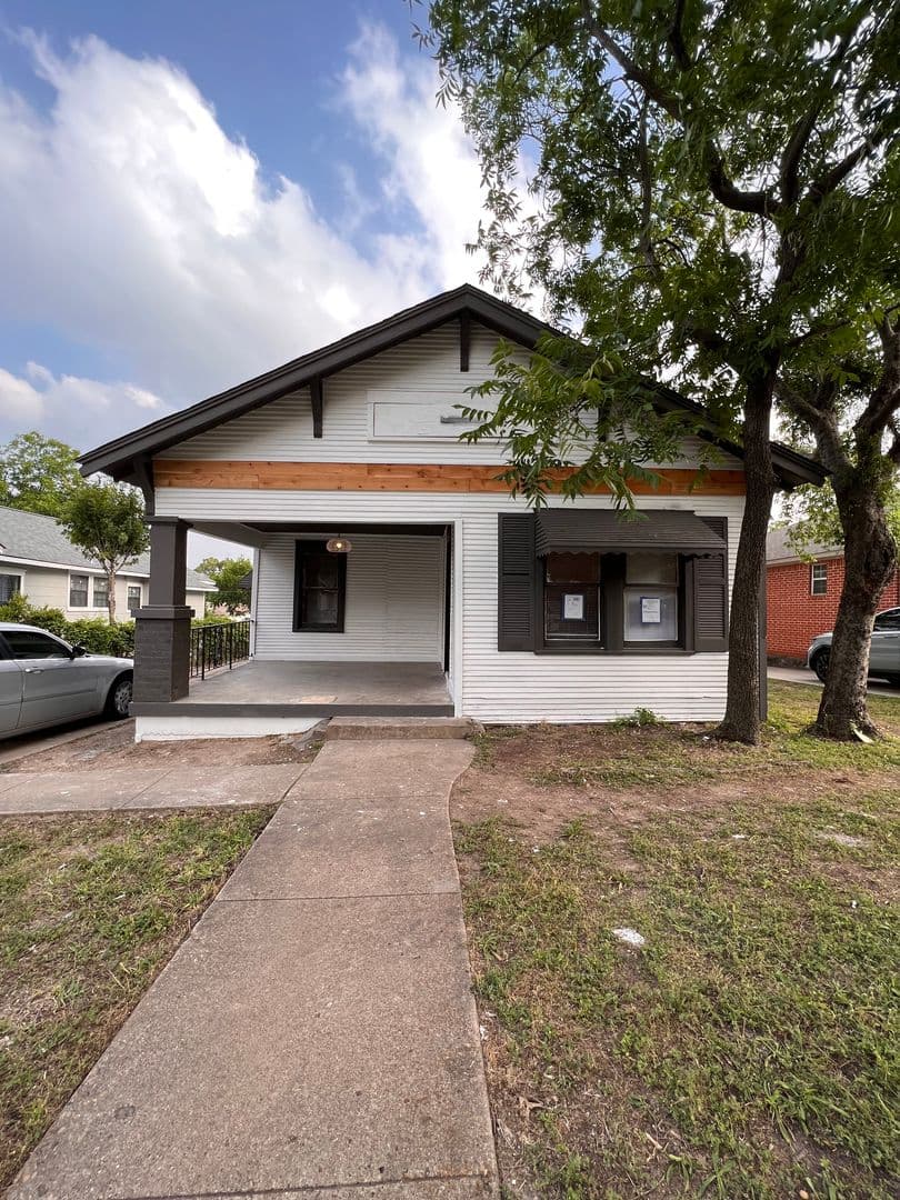 Dallas Apartment: 2442 Catherine St.