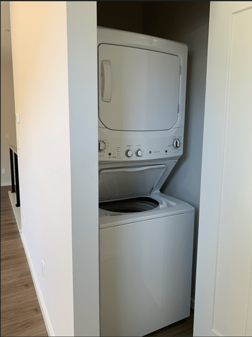 Burien Townhome: 809 SW 156th St