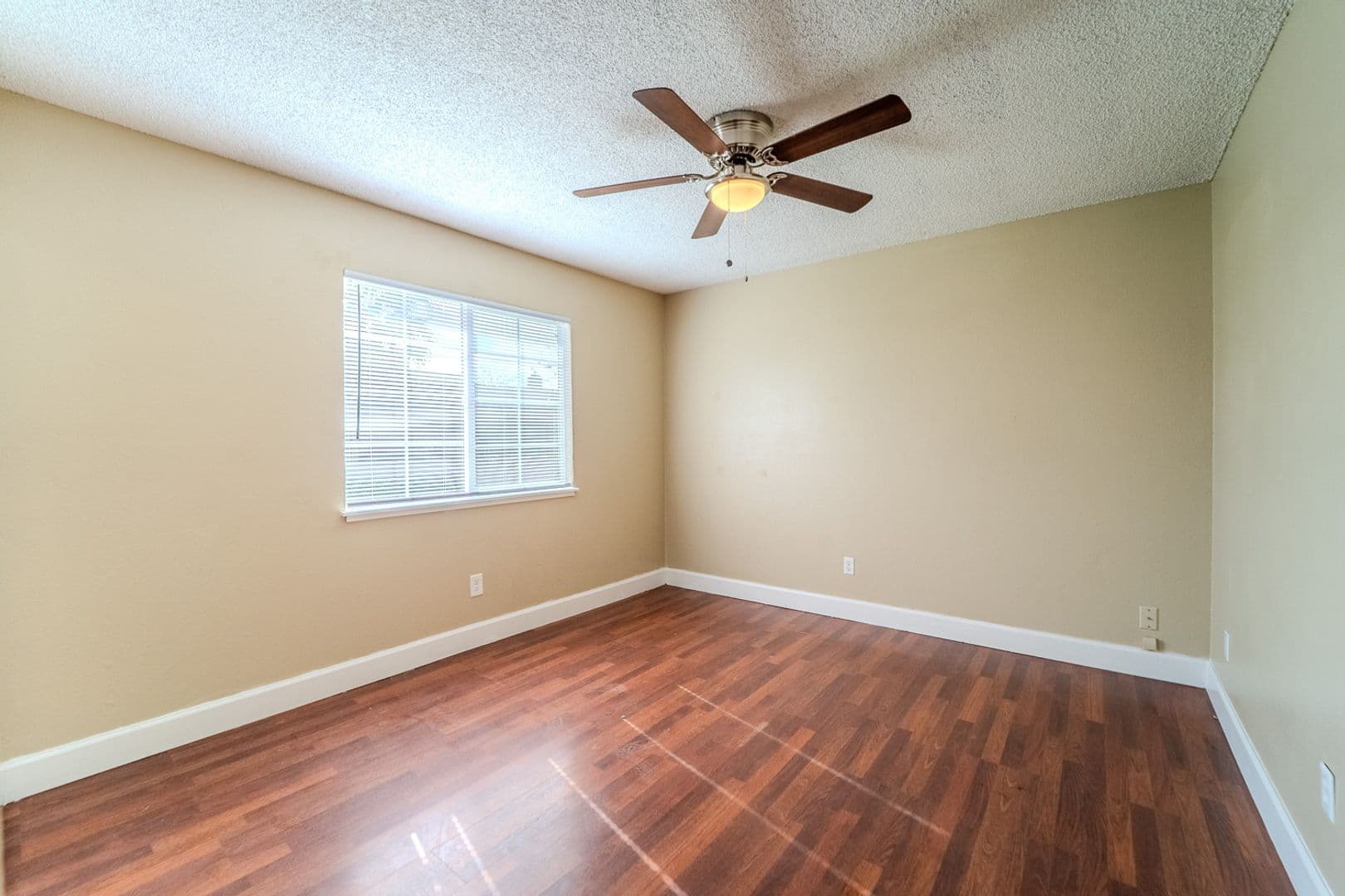 Olivehurst House: 4379 Evelyn Dr