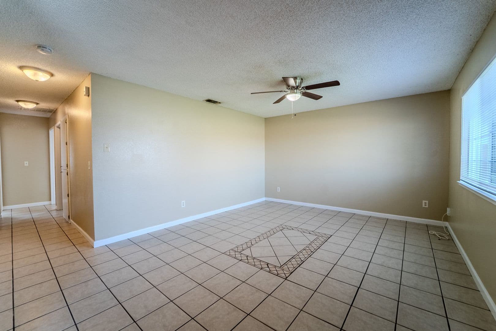 Olivehurst House: 4379 Evelyn Dr