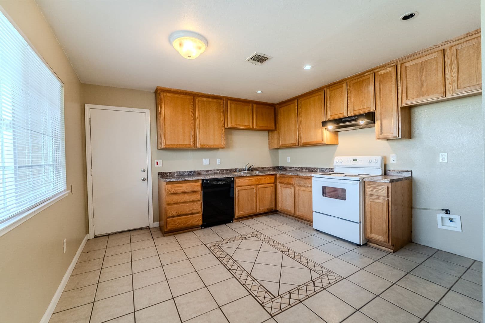 Olivehurst House: 4379 Evelyn Dr