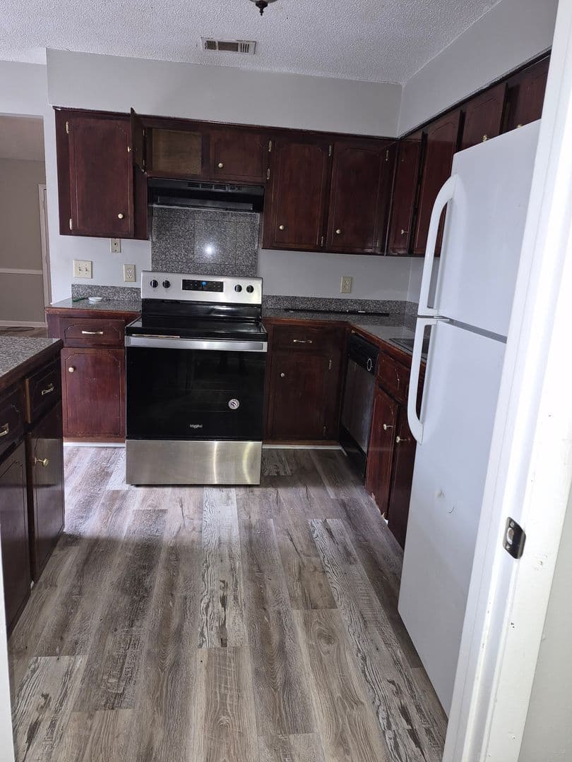 Hinesville House: 242 Garden Circle