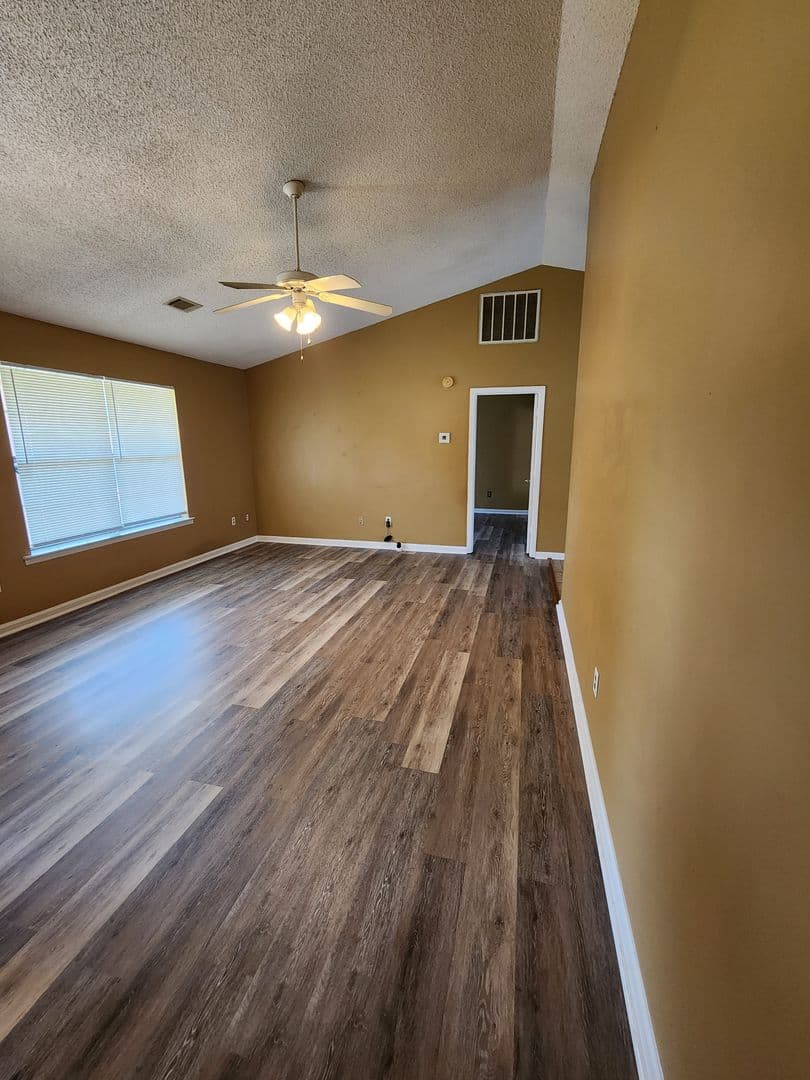 Hinesville House: 102 Crosby Drive