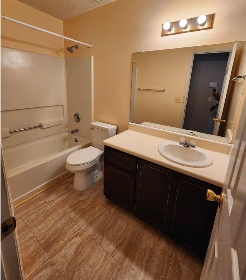 Hinesville House: 2411 Fernando Ct