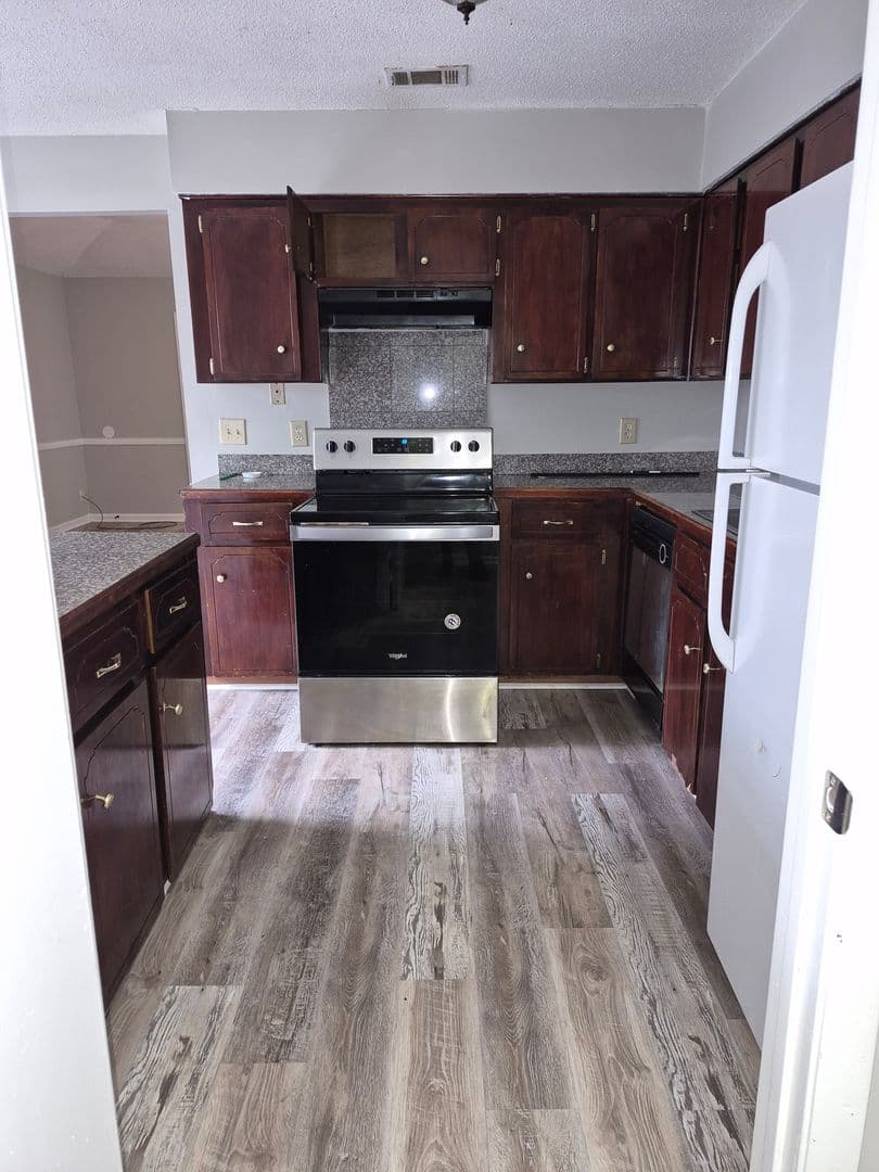 Hinesville House: 242 Garden Circle
