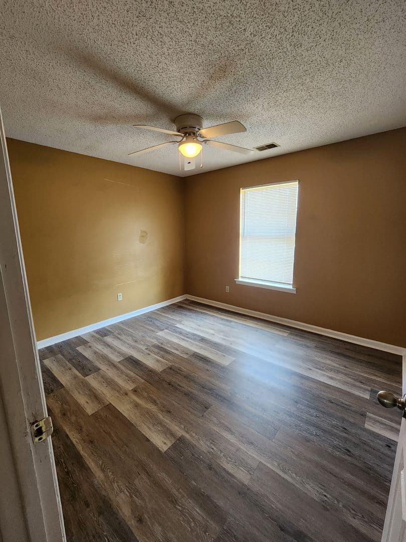 Hinesville House: 102 Crosby Drive