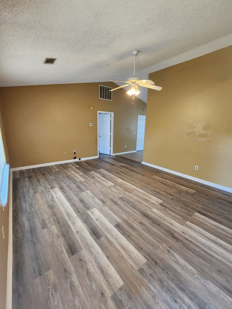 Hinesville House: 102 Crosby Drive