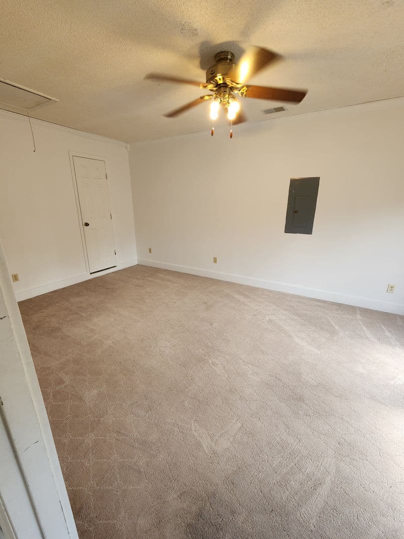 Hinesville House: 1102 Tomahawk
