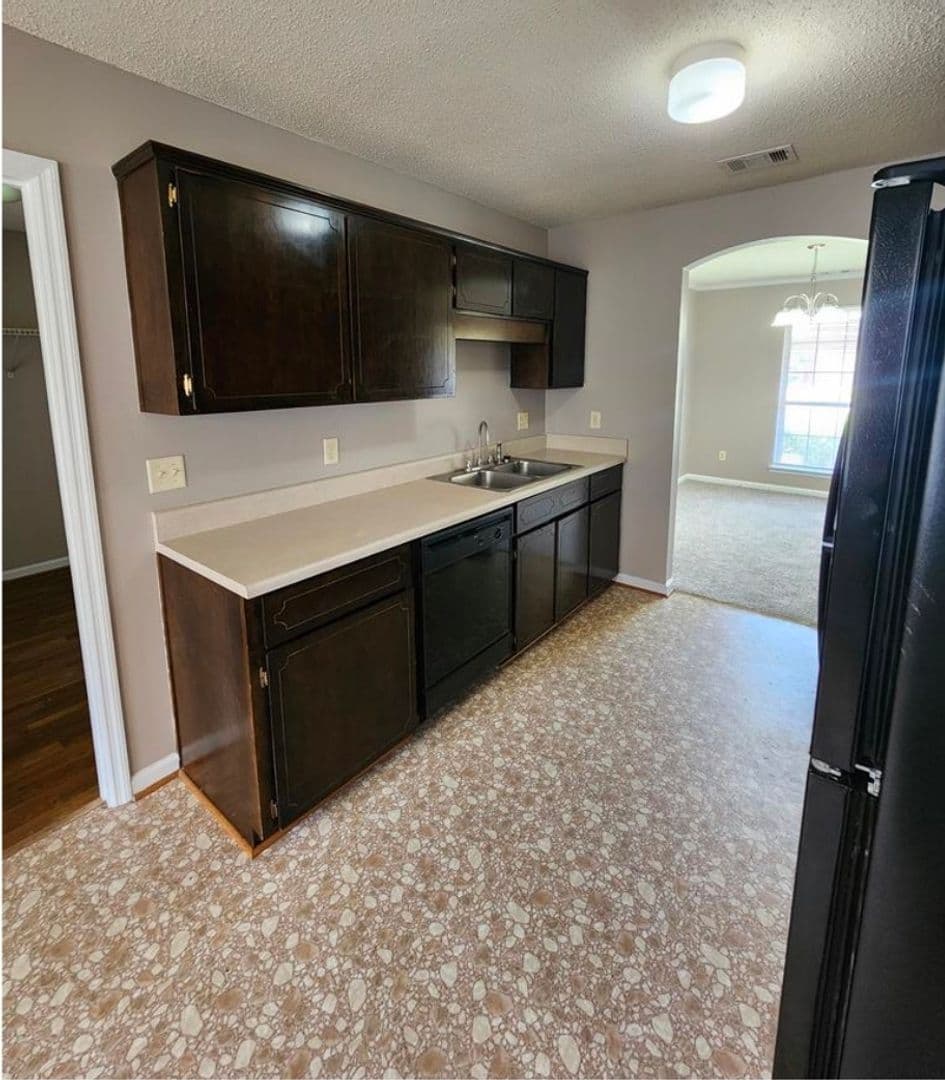 Hinesville House: 2411 Fernando Ct