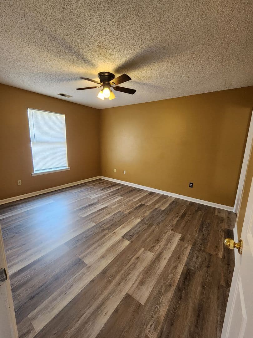 Hinesville House: 102 Crosby Drive