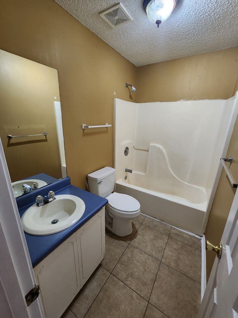 Hinesville House: 102 Crosby Drive