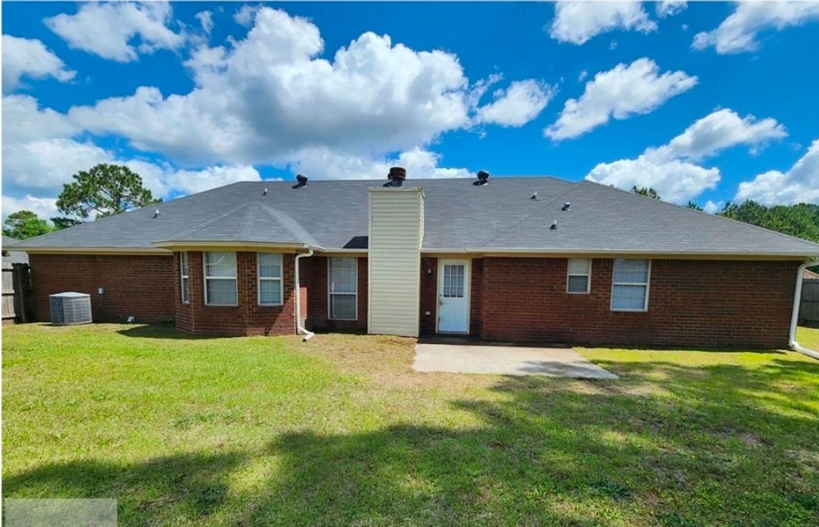 Hinesville House: 2411 Fernando Ct