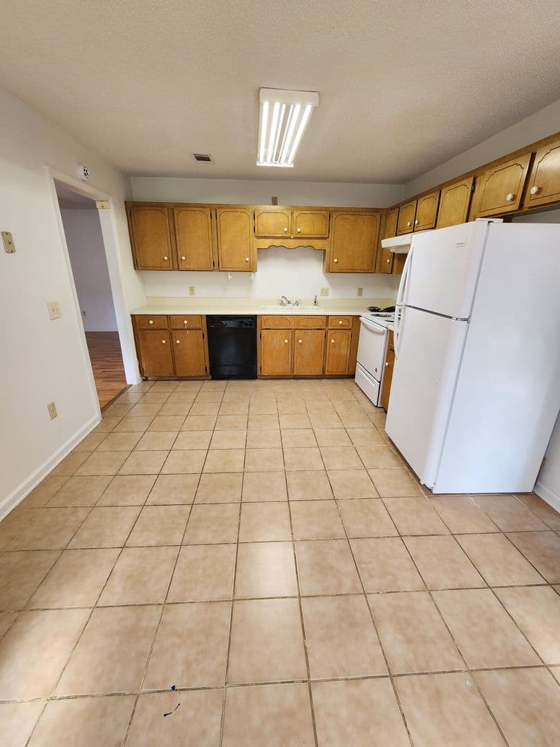 Hinesville House: 1102 Tomahawk
