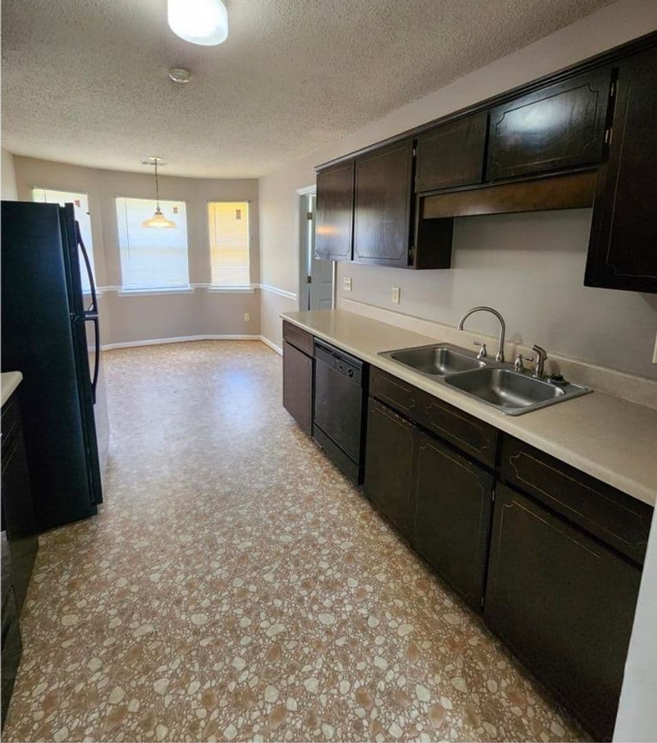 Hinesville House: 2411 Fernando Ct
