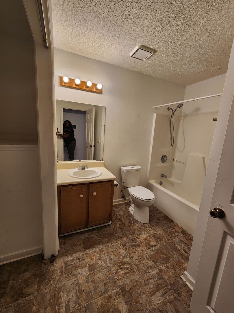 Hinesville House: 1102 Tomahawk