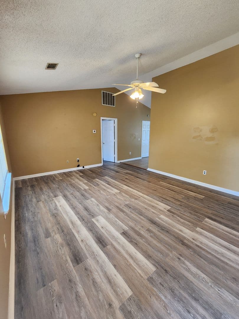 Hinesville House: 102 Crosby Drive