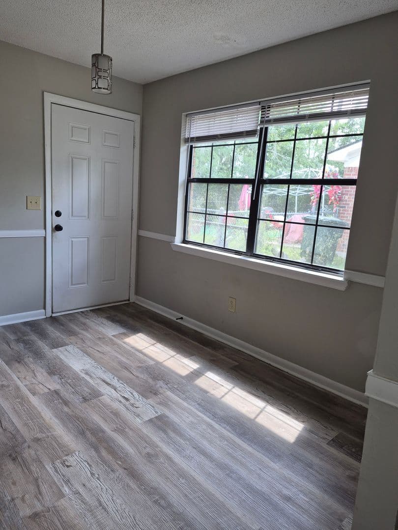 Hinesville House: 242 Garden Circle