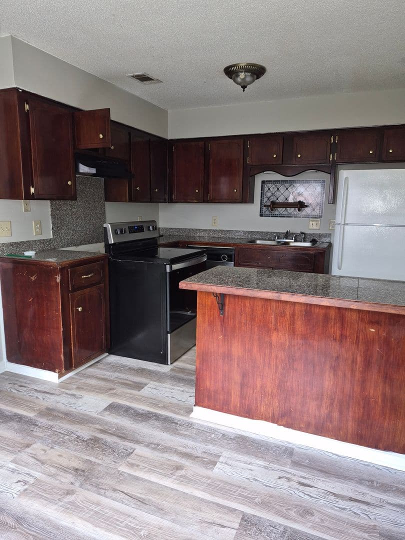 Hinesville House: 242 Garden Circle