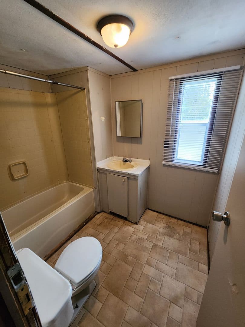 Hinesville Apartment: 1219 West Oglethorpe Hwy