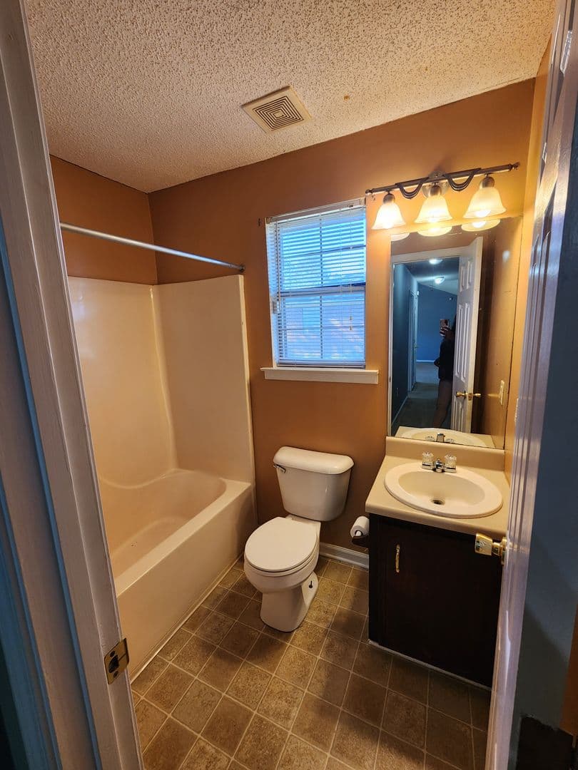 Hinesville House: 1302 Loblolly Drive