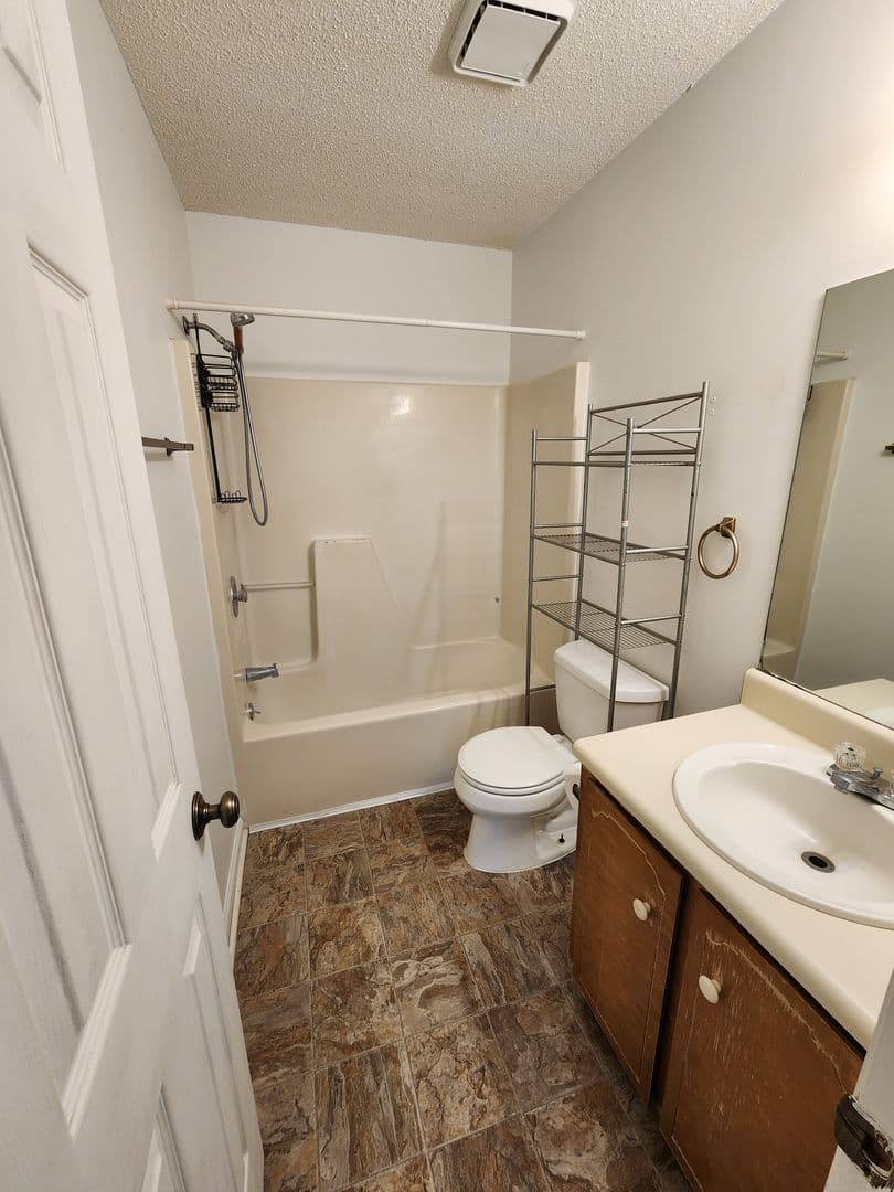 Hinesville House: 1102 Tomahawk