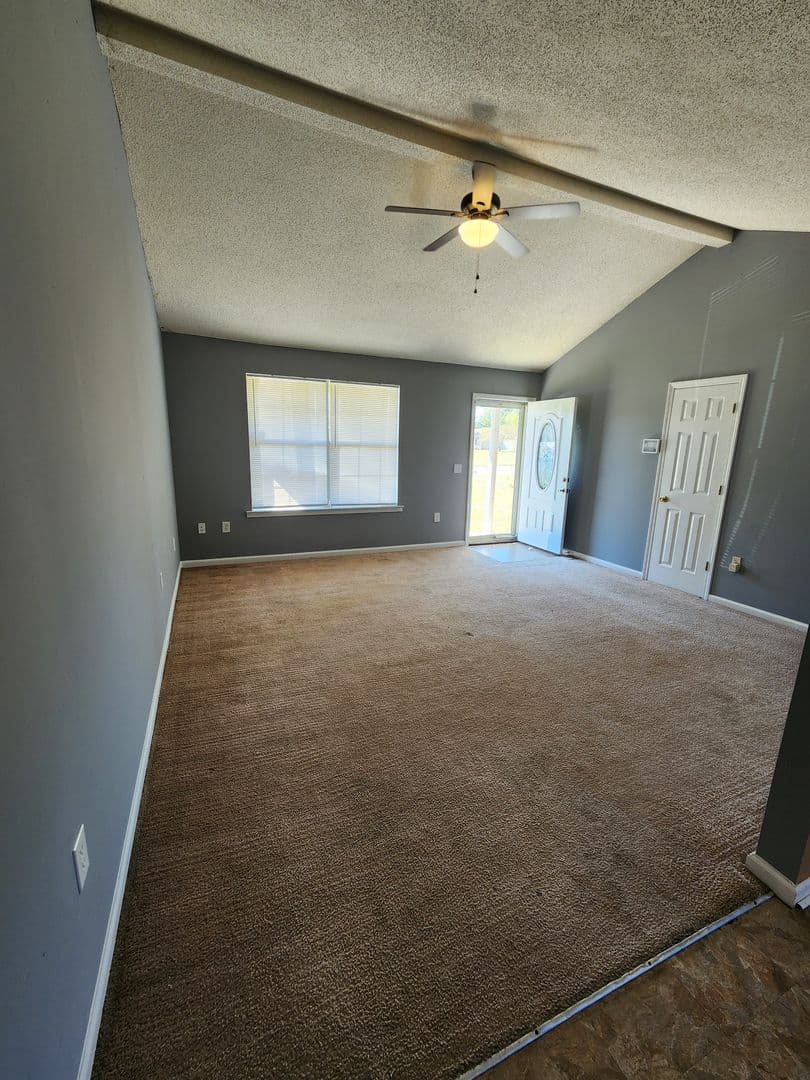 Hinesville House: 1302 Loblolly Drive