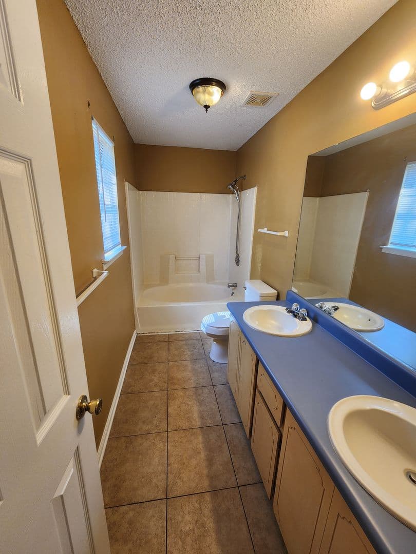 Hinesville House: 102 Crosby Drive