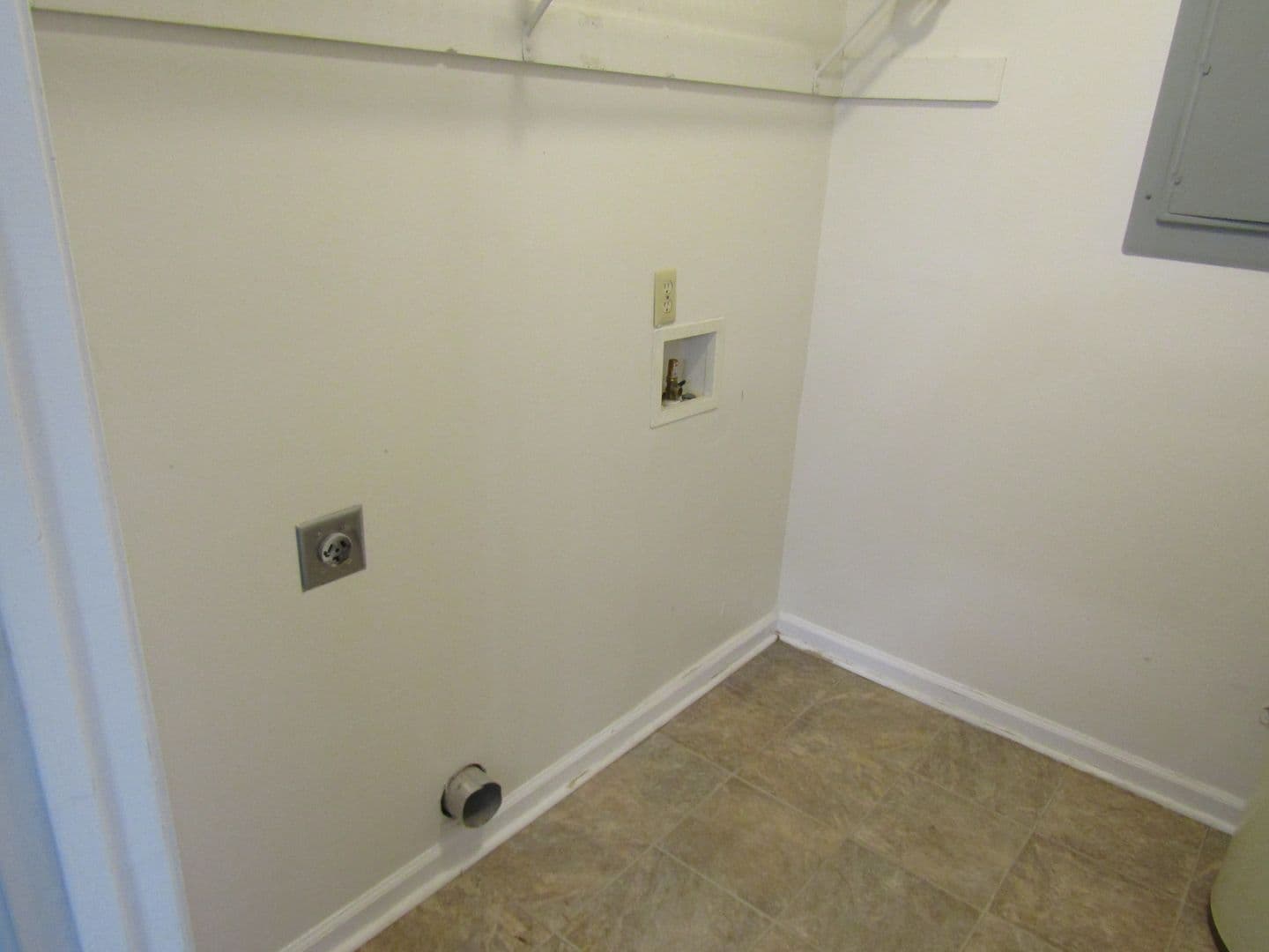 Hinesville House: 1271 Windrow Drive