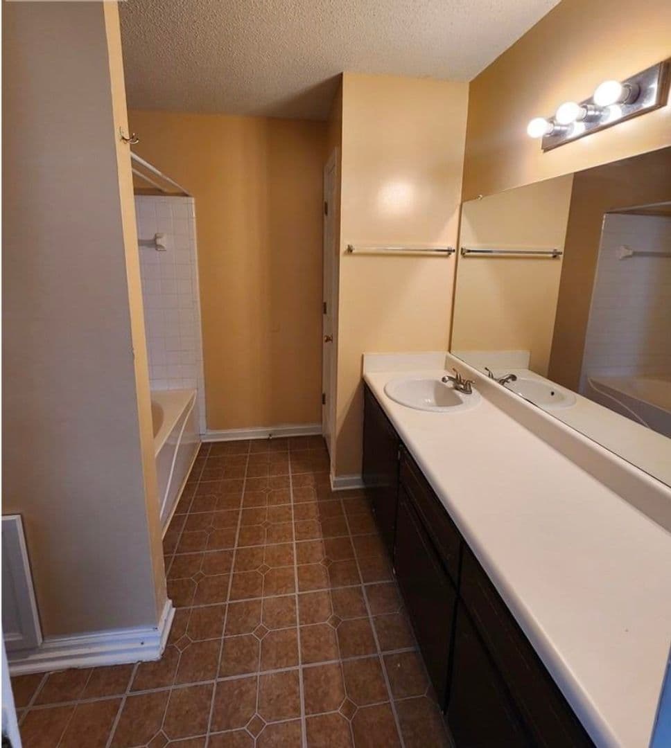 Hinesville House: 2411 Fernando Ct