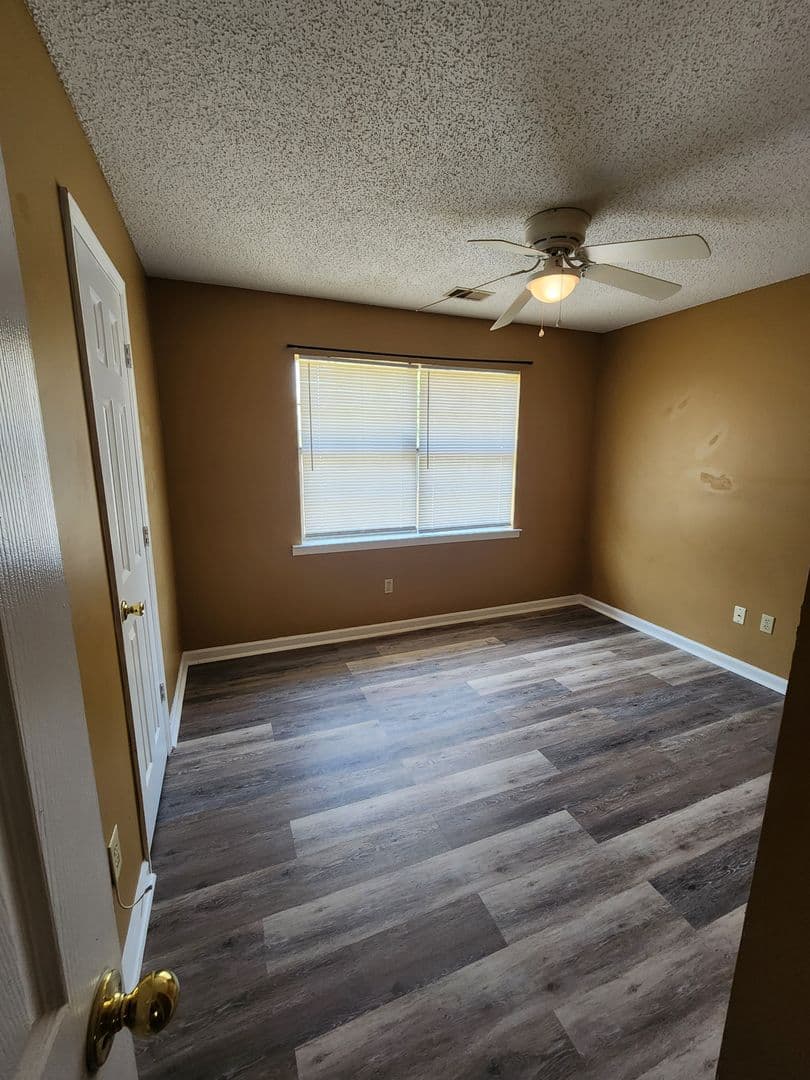 Hinesville House: 102 Crosby Drive