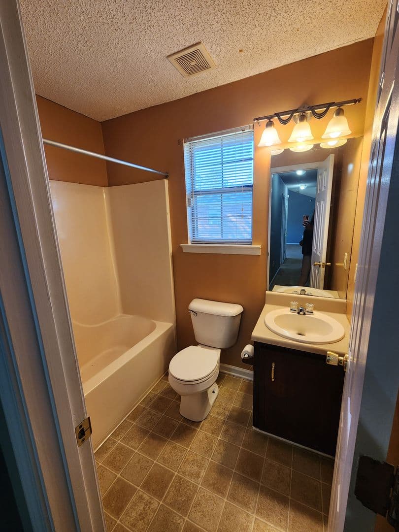 Hinesville House: 1302 Loblolly Drive