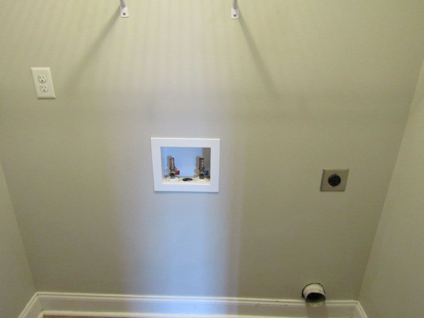 Hinesville House: 209 Ash Blvd
