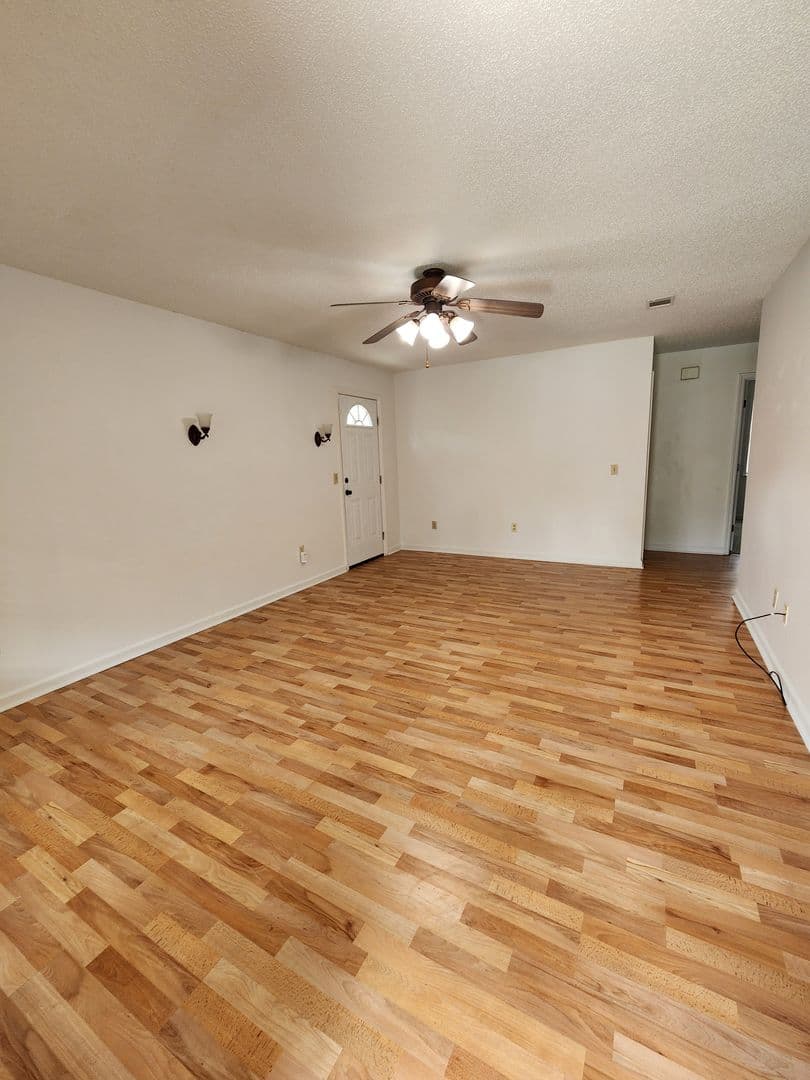 Hinesville House: 1102 Tomahawk