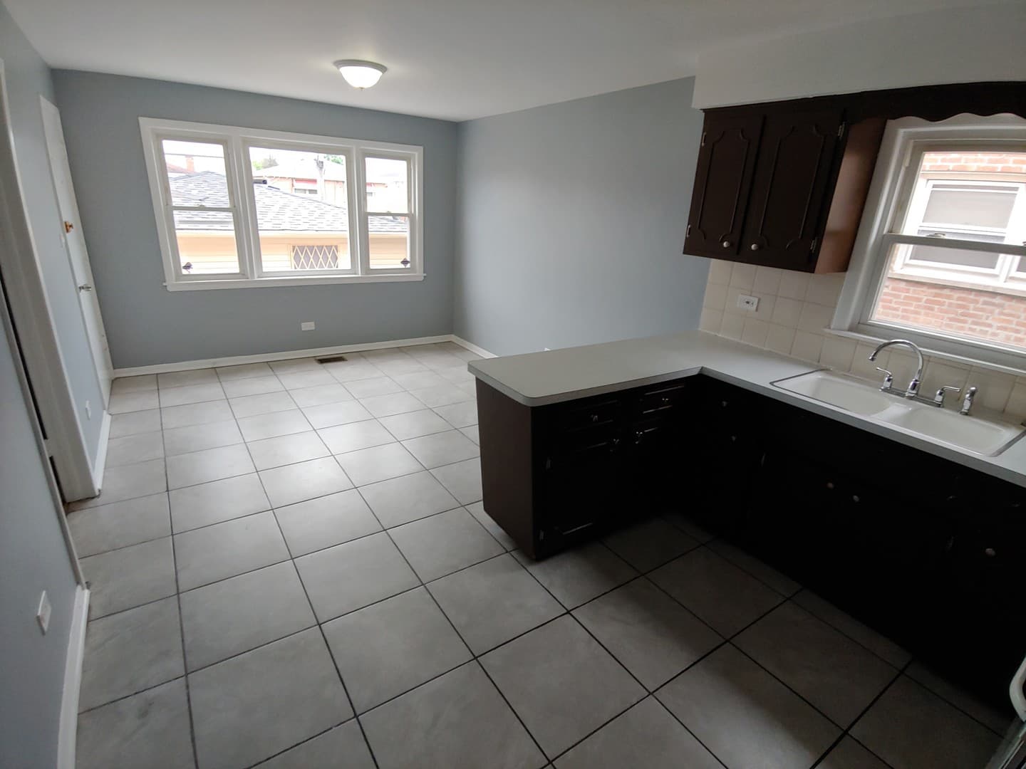 Calumet City Apartment: 287 Yates Ave.
