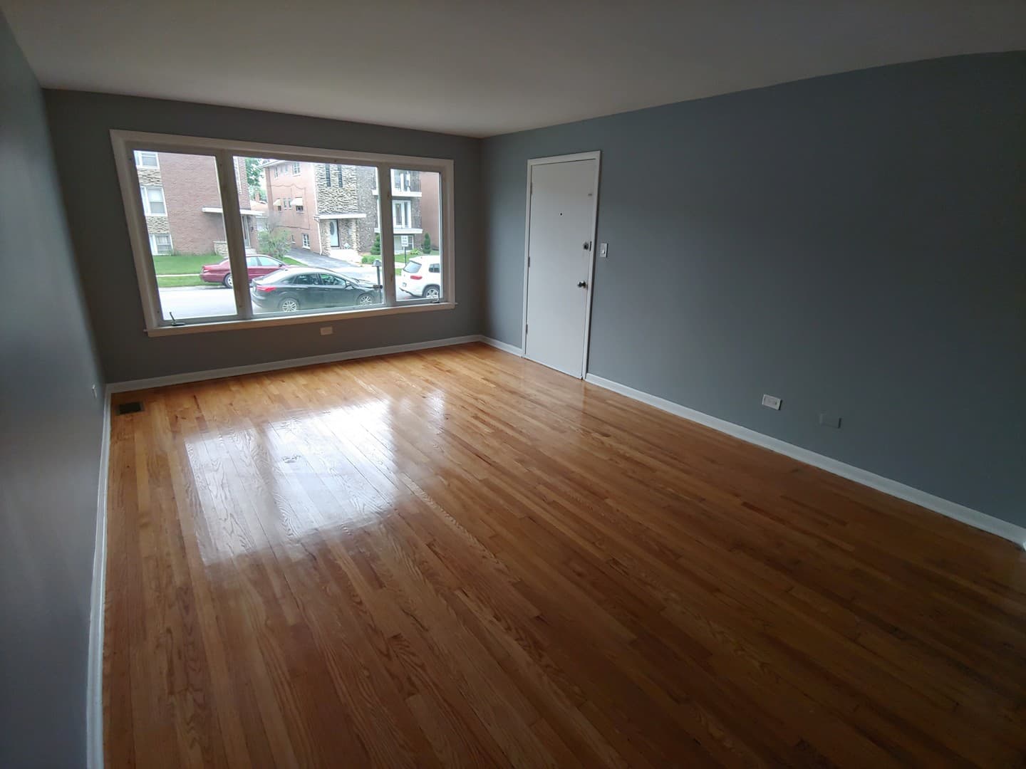 Calumet City Apartment: 287 Yates Ave.