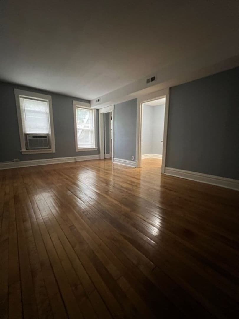Chicago Apartment: 10840 S. Avenue N.