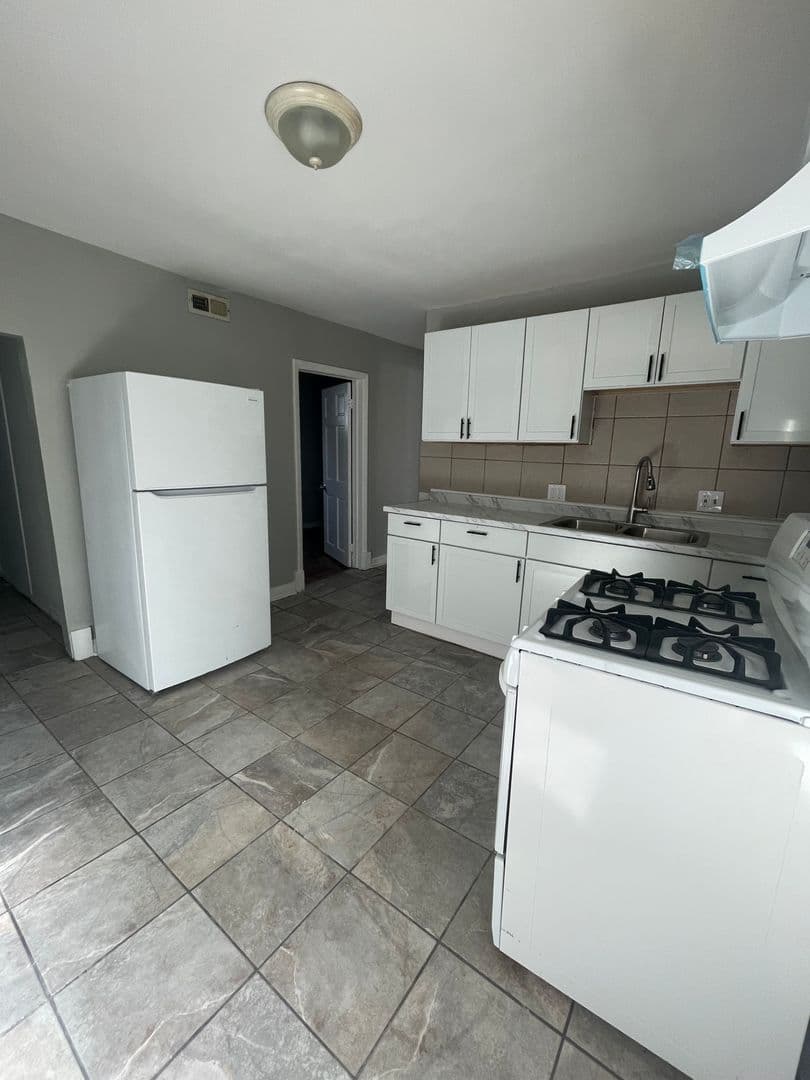 Chicago Apartment: 10840 S. Avenue N.