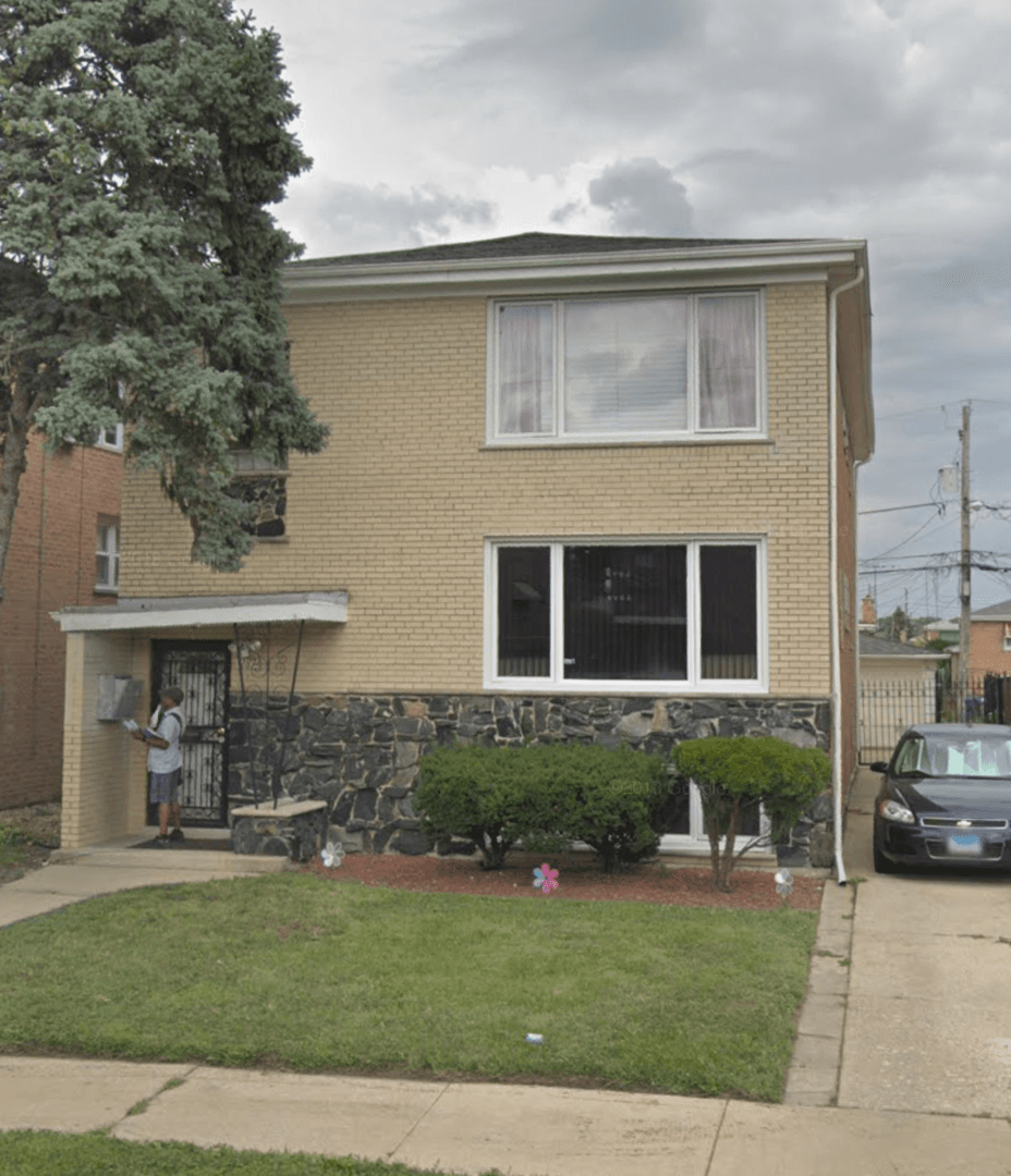 Calumet City Apartment: 287 Yates Ave.