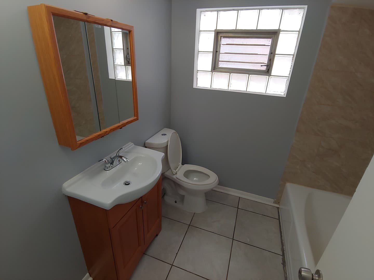 Calumet City Apartment: 287 Yates Ave.