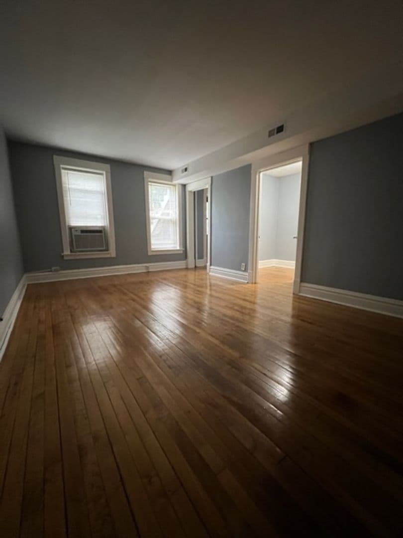 Chicago Apartment: 10840 S. Avenue N.