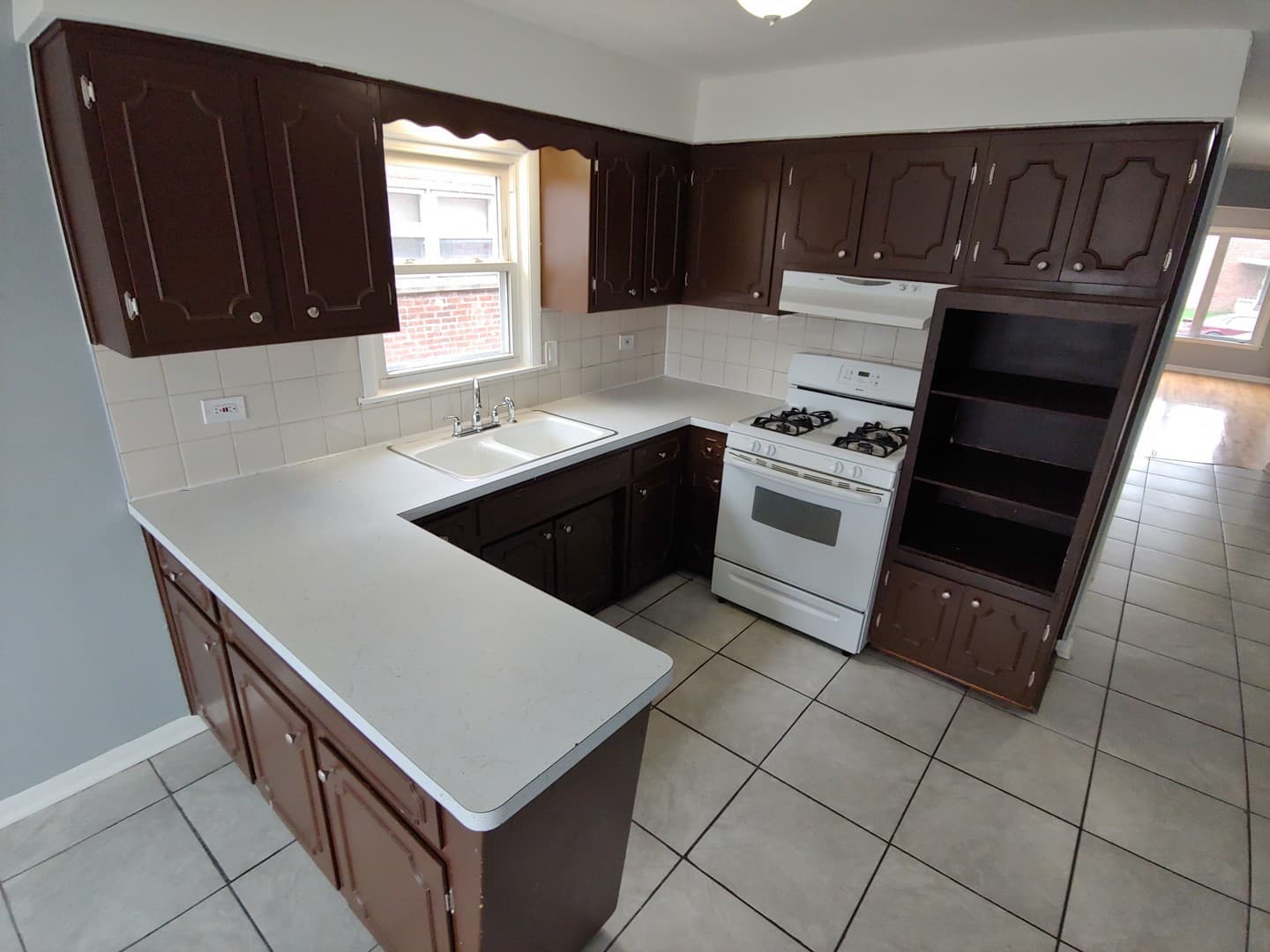 Calumet City Apartment: 287 Yates Ave.