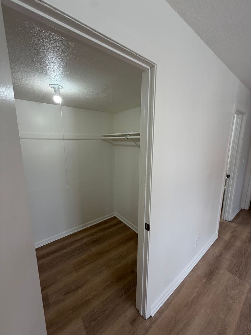 Leavenworth Apartment: 2101 Ottawa Street
