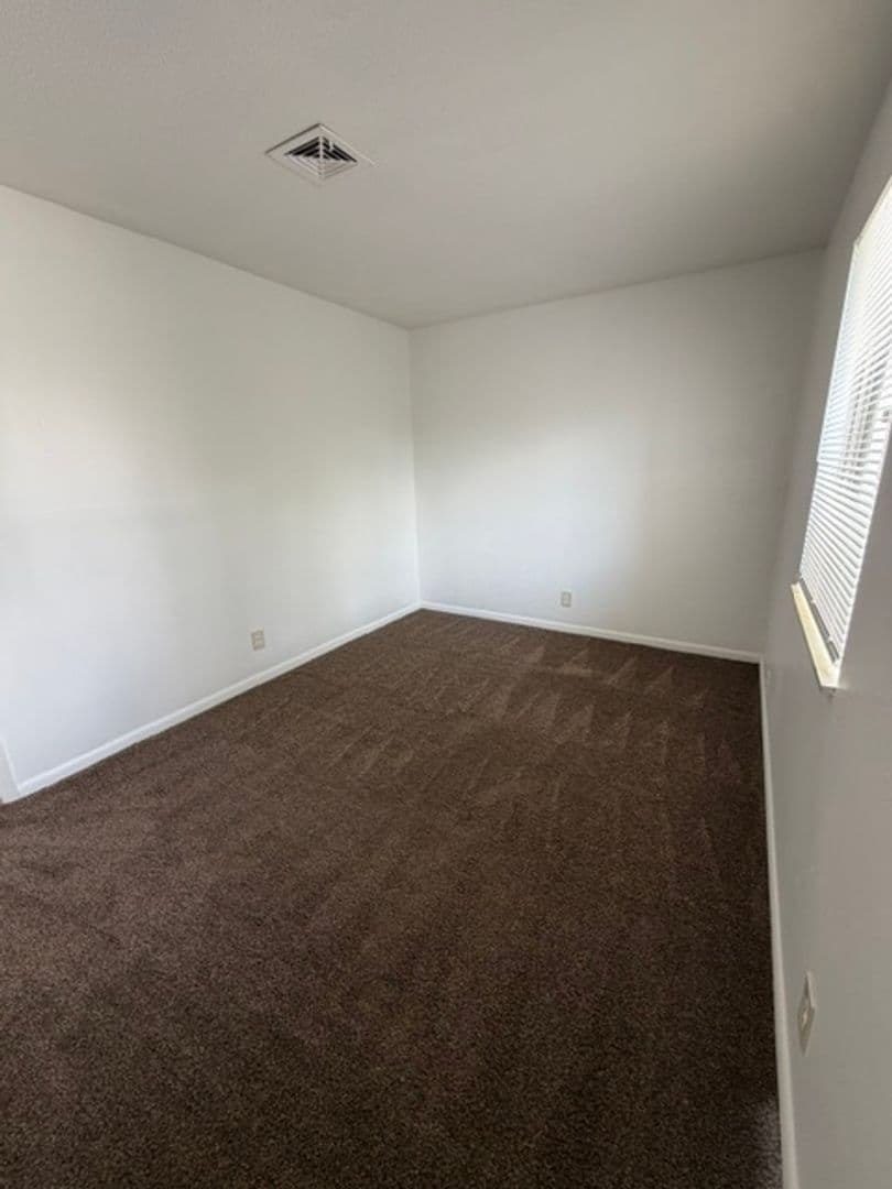 Leavenworth Apartment: 2101 Ottawa Street