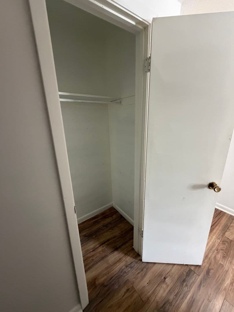Leavenworth Apartment: 2101 Ottawa Street