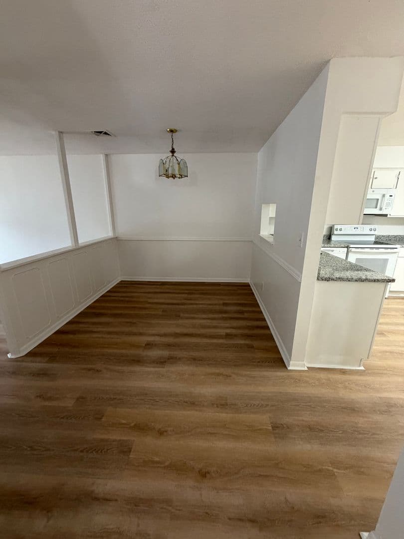 Leavenworth Apartment: 2101 Ottawa Street