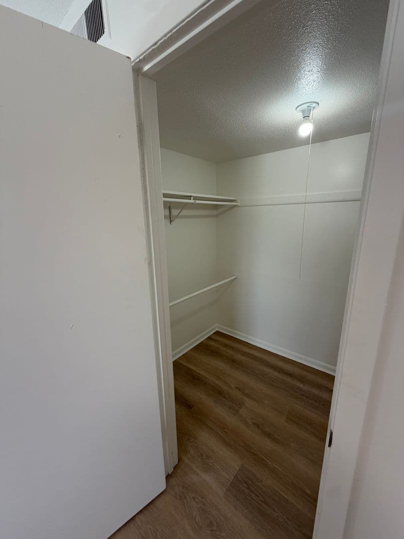 Leavenworth Apartment: 2101 Ottawa Street