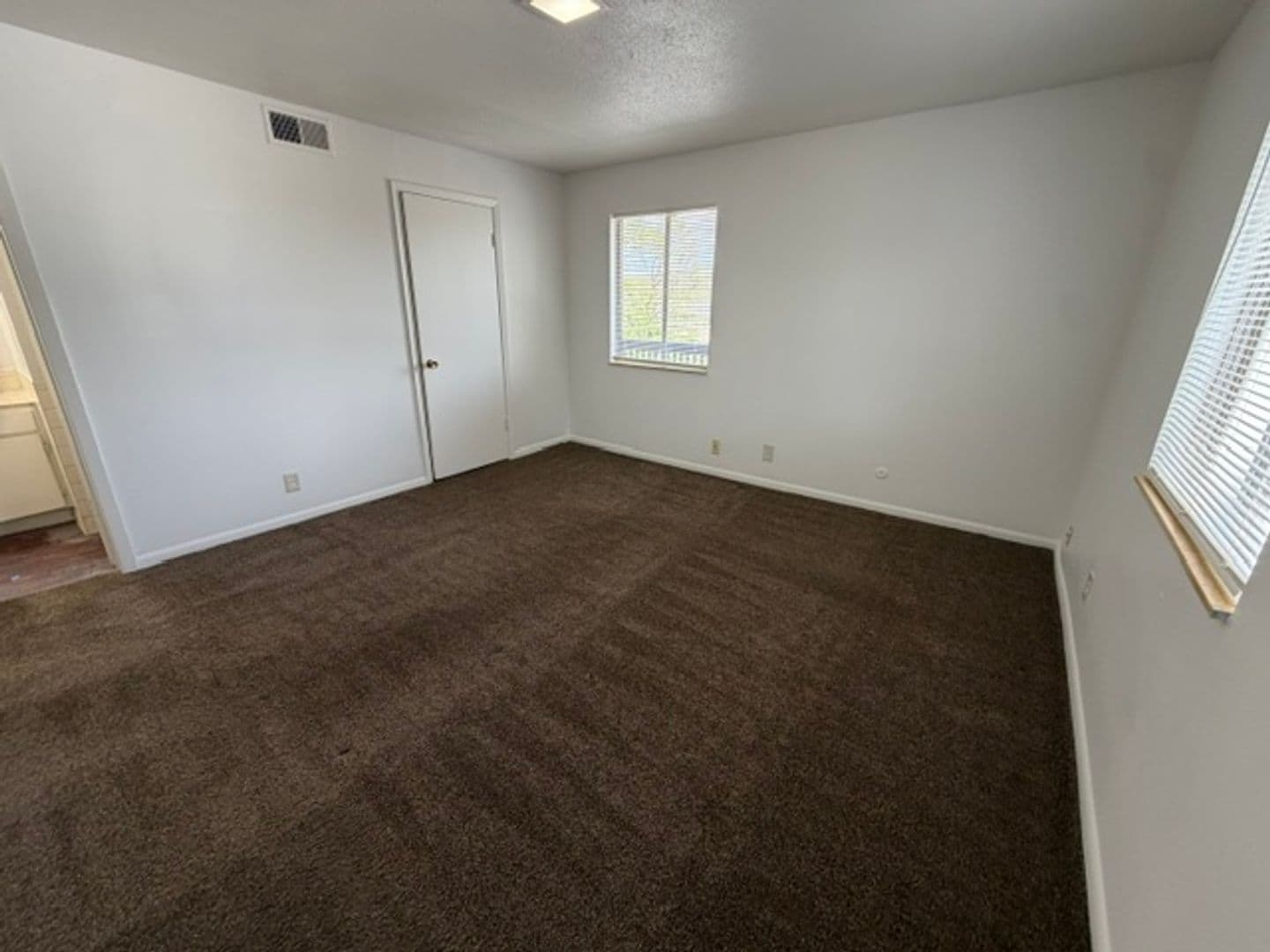 Leavenworth Apartment: 2101 Ottawa Street