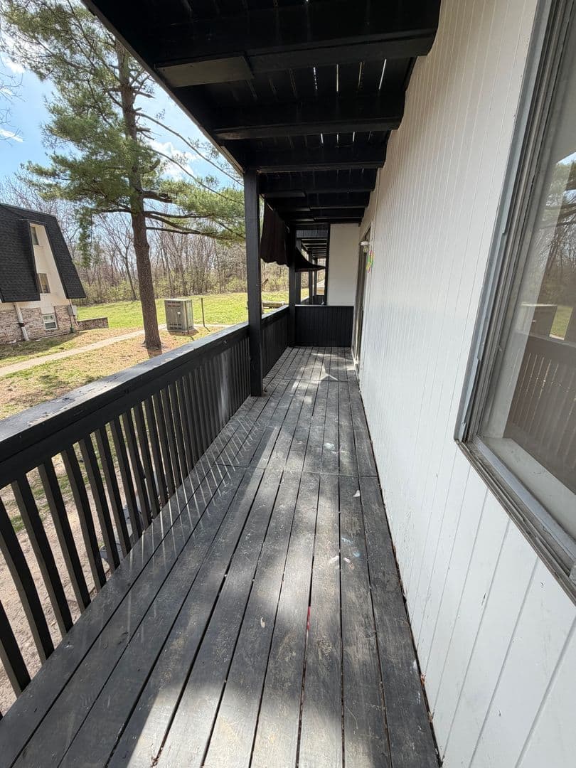 Leavenworth Apartment: 2101 Ottawa Street