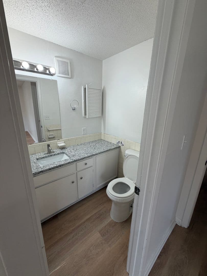 Leavenworth Apartment: 2101 Ottawa Street