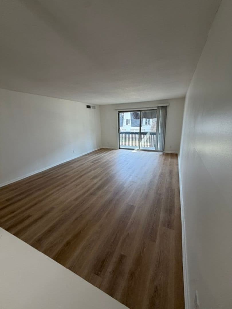 Leavenworth Apartment: 2101 Ottawa Street